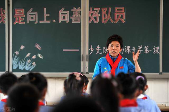 情况复杂的交通、起伏不定的鹅卵石道路无一不给驾驶带来了更多不确定性，就像导演克里斯托夫·迈考利所说：“这次的场面更宏大也更不可预测，是我们之前没有拍摄过的